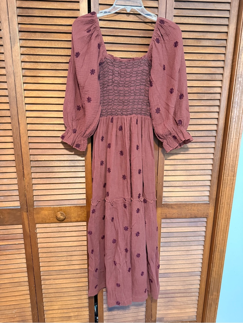 Smocked Puff-Sleeve Midi Dress in Mauve with Floral Embroidery